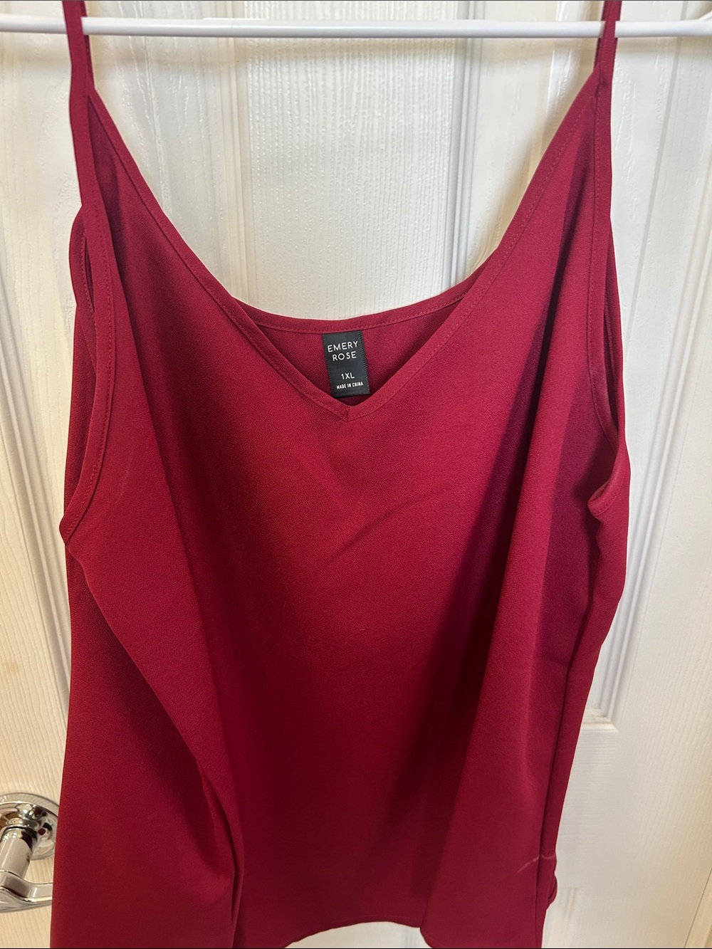 Emery Rose Women's Wine V-Neck Satin-Feel Camisole